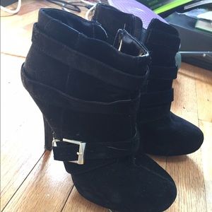 Black velvet high heels with buckle