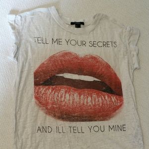 Lips tee