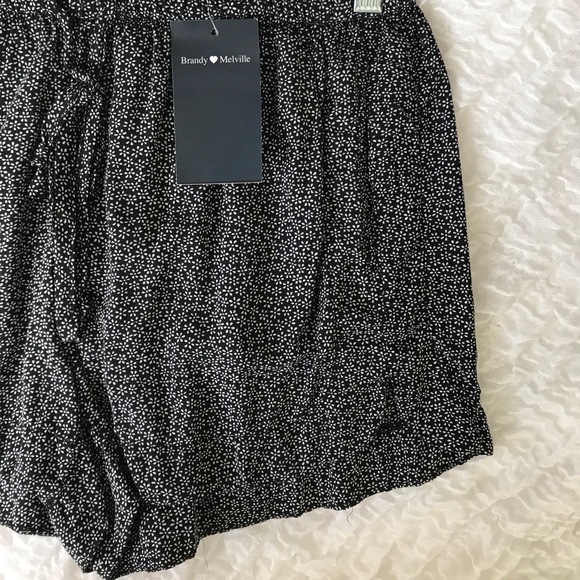 Brandy Melville Pants - Brandy Melville flowered shorts