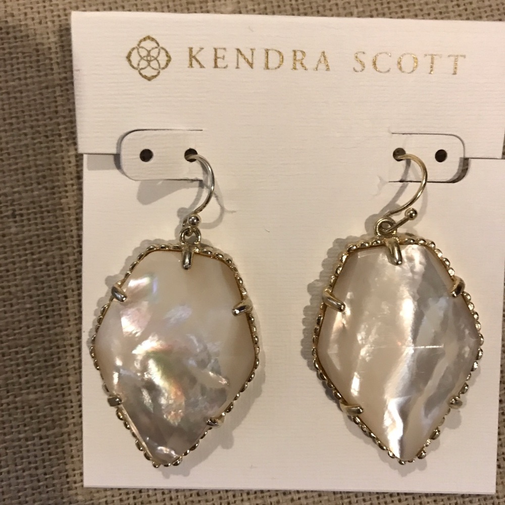EUC Kendra Scott Corley earrings