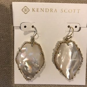 EUC Kendra Scott Corley earrings