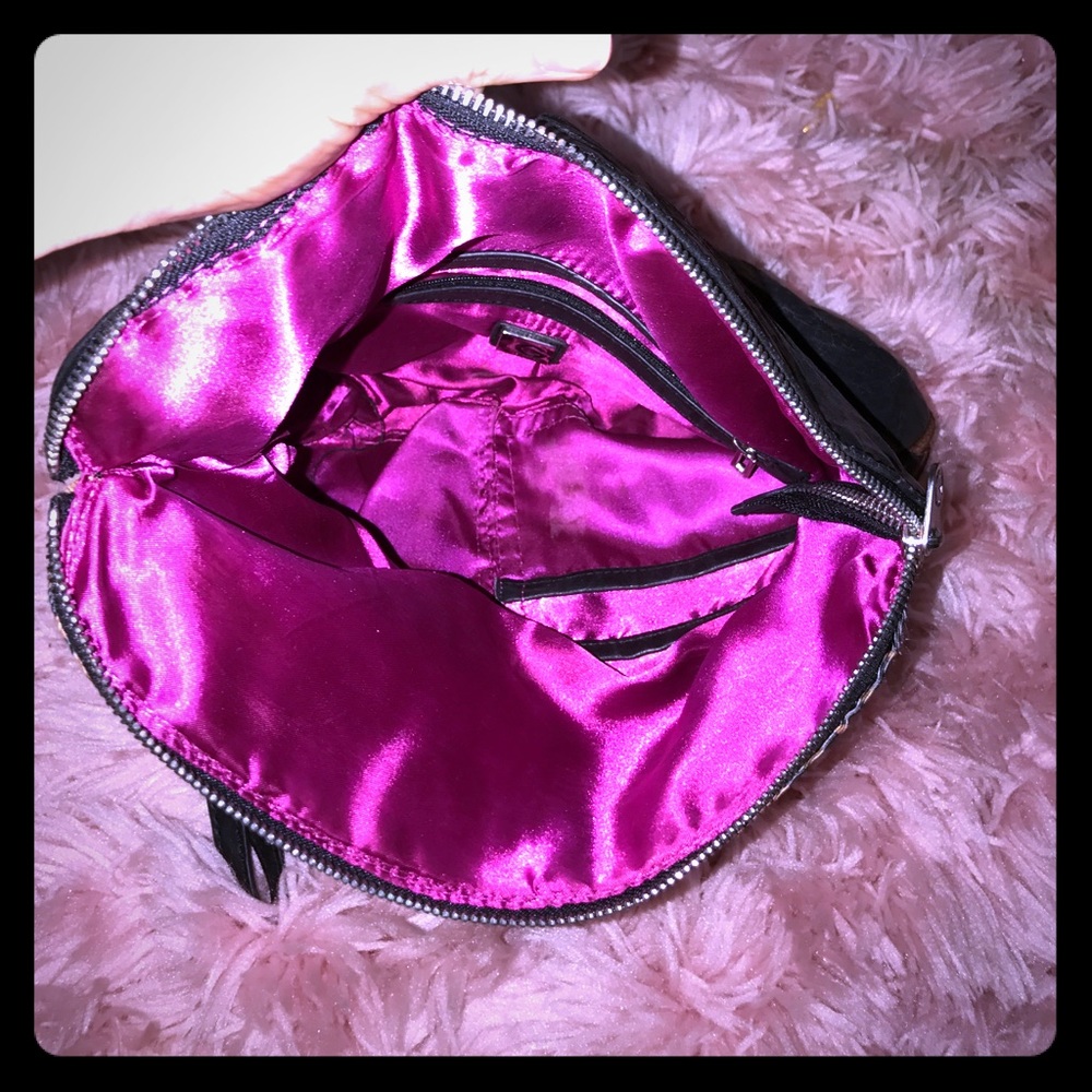 💕Guess 👛💕 - Picture 4 of 5