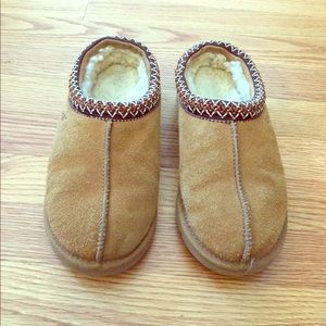 Ugg Clogs! Size 7, great condition!