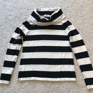 Vineyard Vines black & white striped sweater