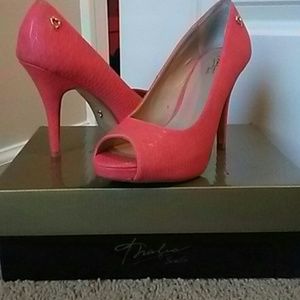 Thalia sodi rich coral open toe hill