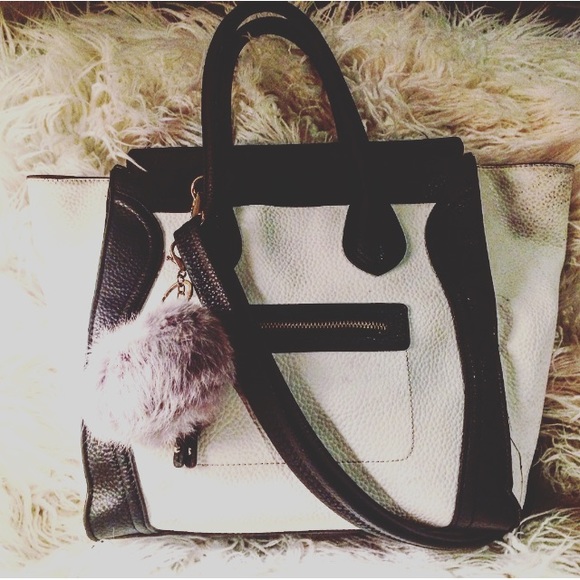 🚫SOLD🚫 inspired Trapeze purse - Picture 1 of 4
