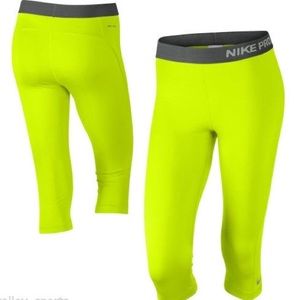 NIKE PRO Capri Leggings