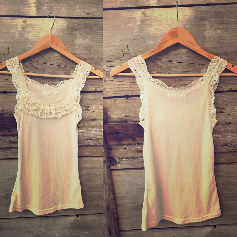 Lace, Ivory rubbed tank top sz S