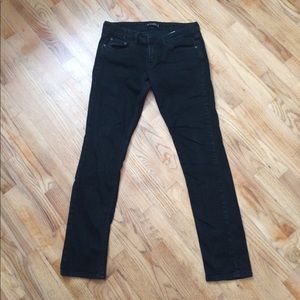 Black low cut Levi's size 9med