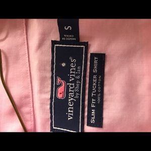 Men's small long sleeve vineyard vines shirt.