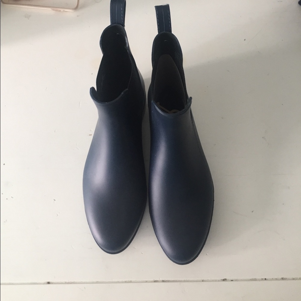 navy blue rain boots