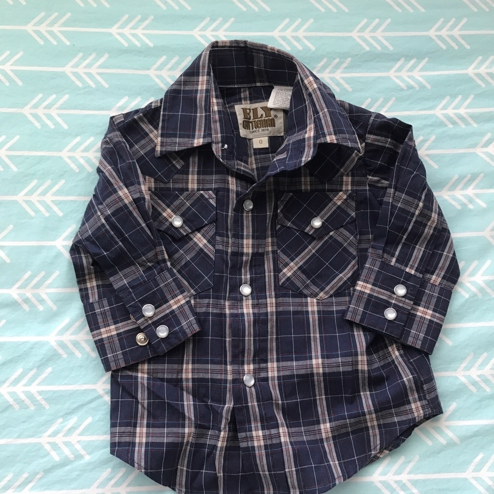 Adorable plaid shirt!