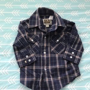 Adorable plaid shirt!