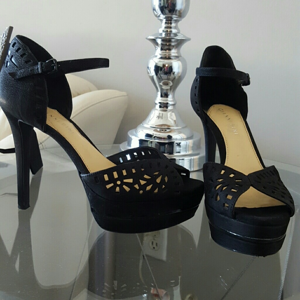 ***SOLD*** Gianni Bini Black platform heels
