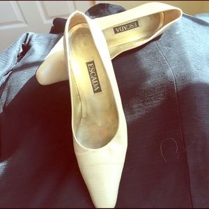 Elegant Escada Pumps