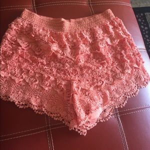 Ruffled crochet shorts