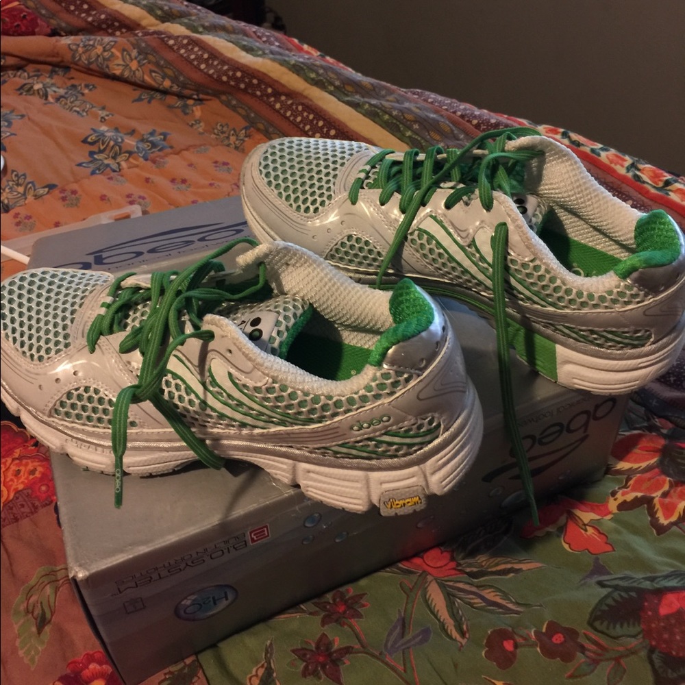 Abeo biosystem built in orthotics walking shoes