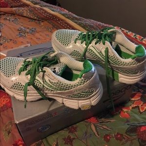 Abeo biosystem built in orthotics walking shoes