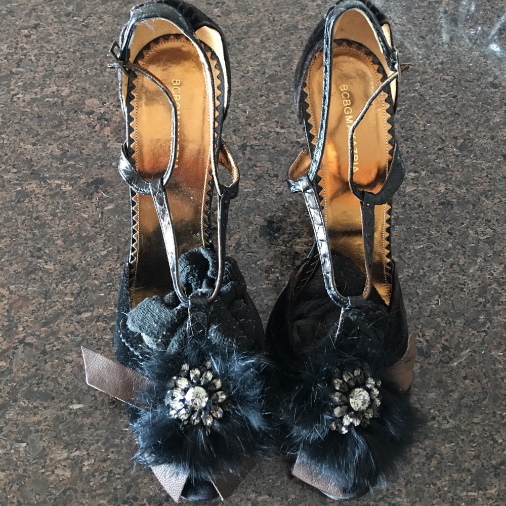 BCBG MAXAZRIA Black heels w/Swakorski & fur