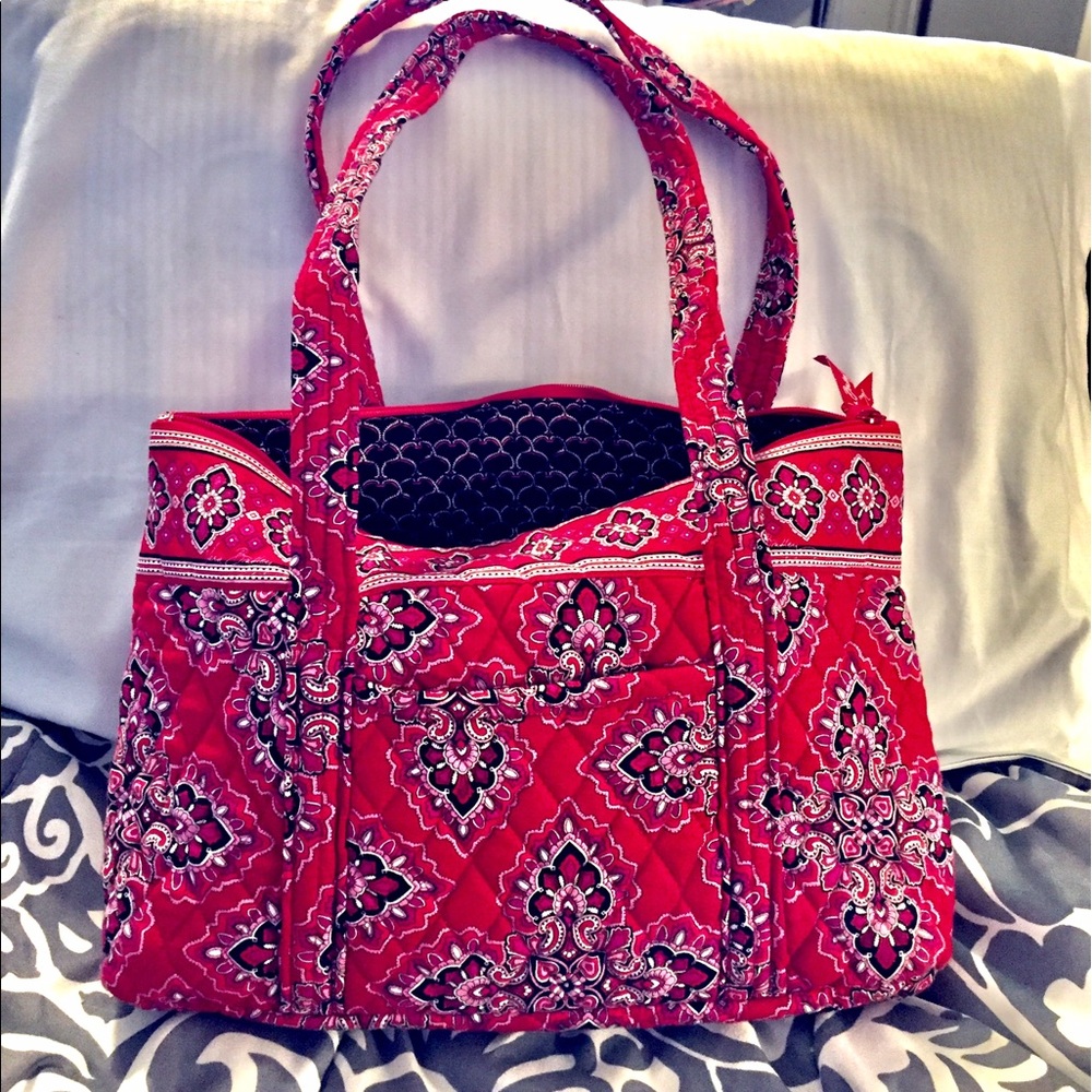 Vera Bradley Betsy Bag in Frankly Scarlet ❤️
