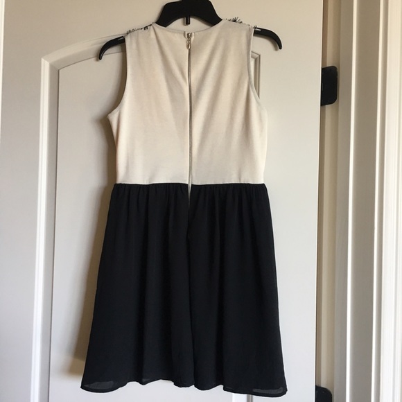 Formal dress! - Picture 2 of 4