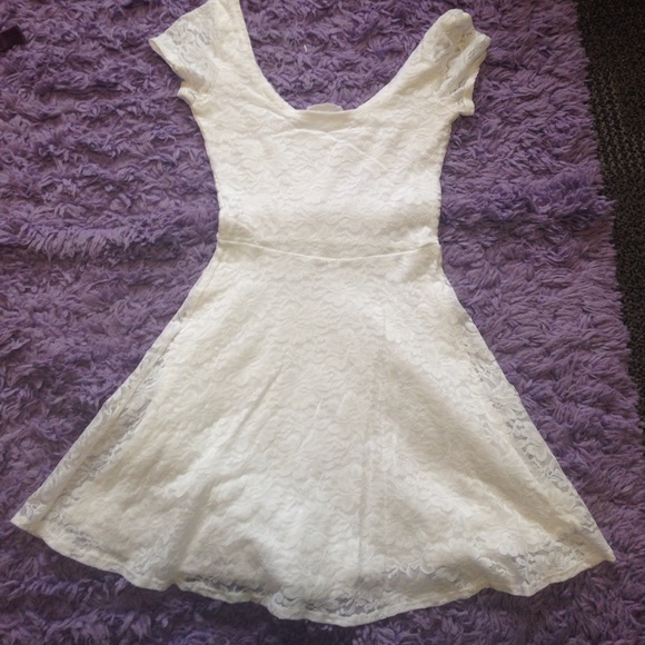 Abercrombie & Fitch Dresses - Lacy dress Abercrombie & Fitch Dresses - Lacy dress