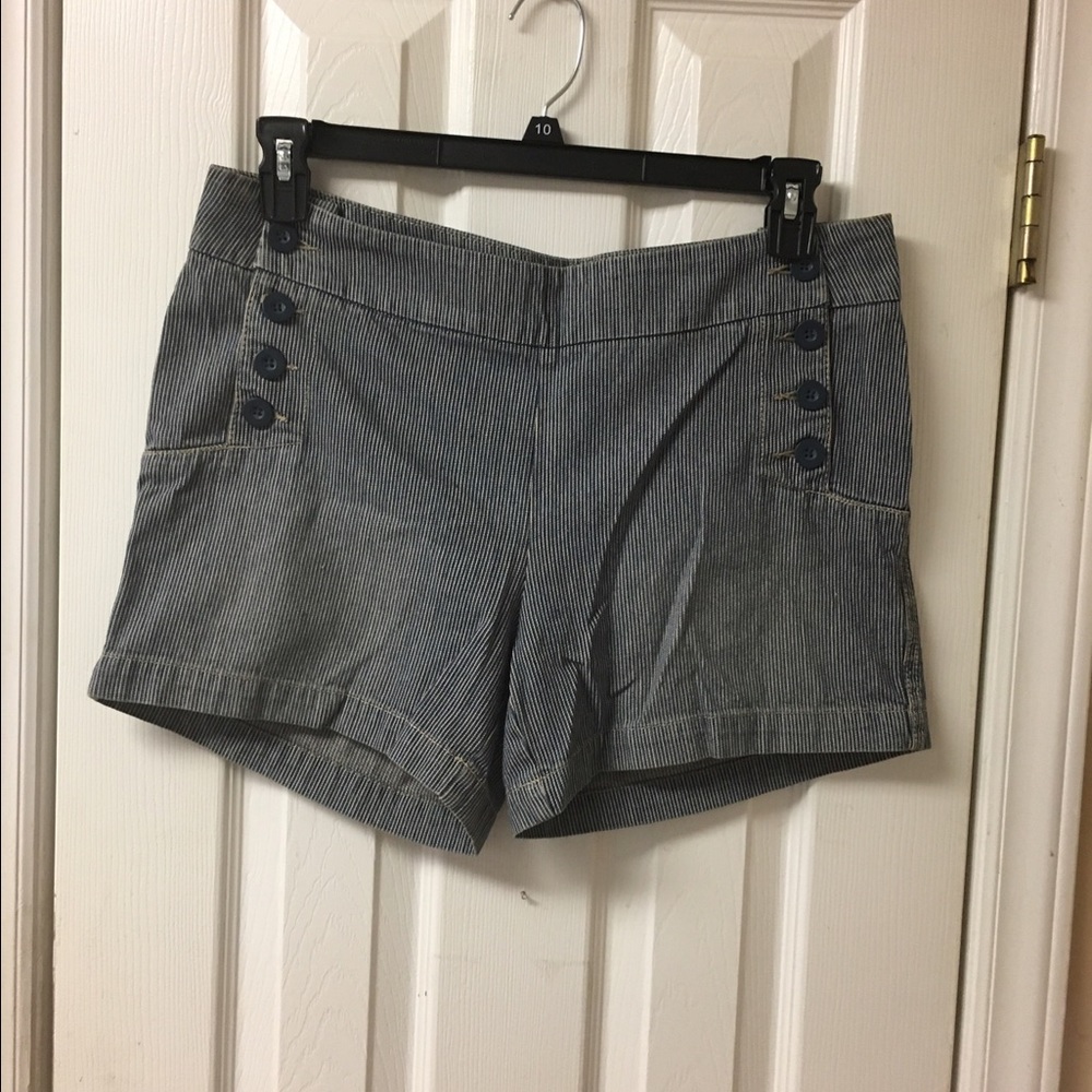 New! Bitten by SJP shorts