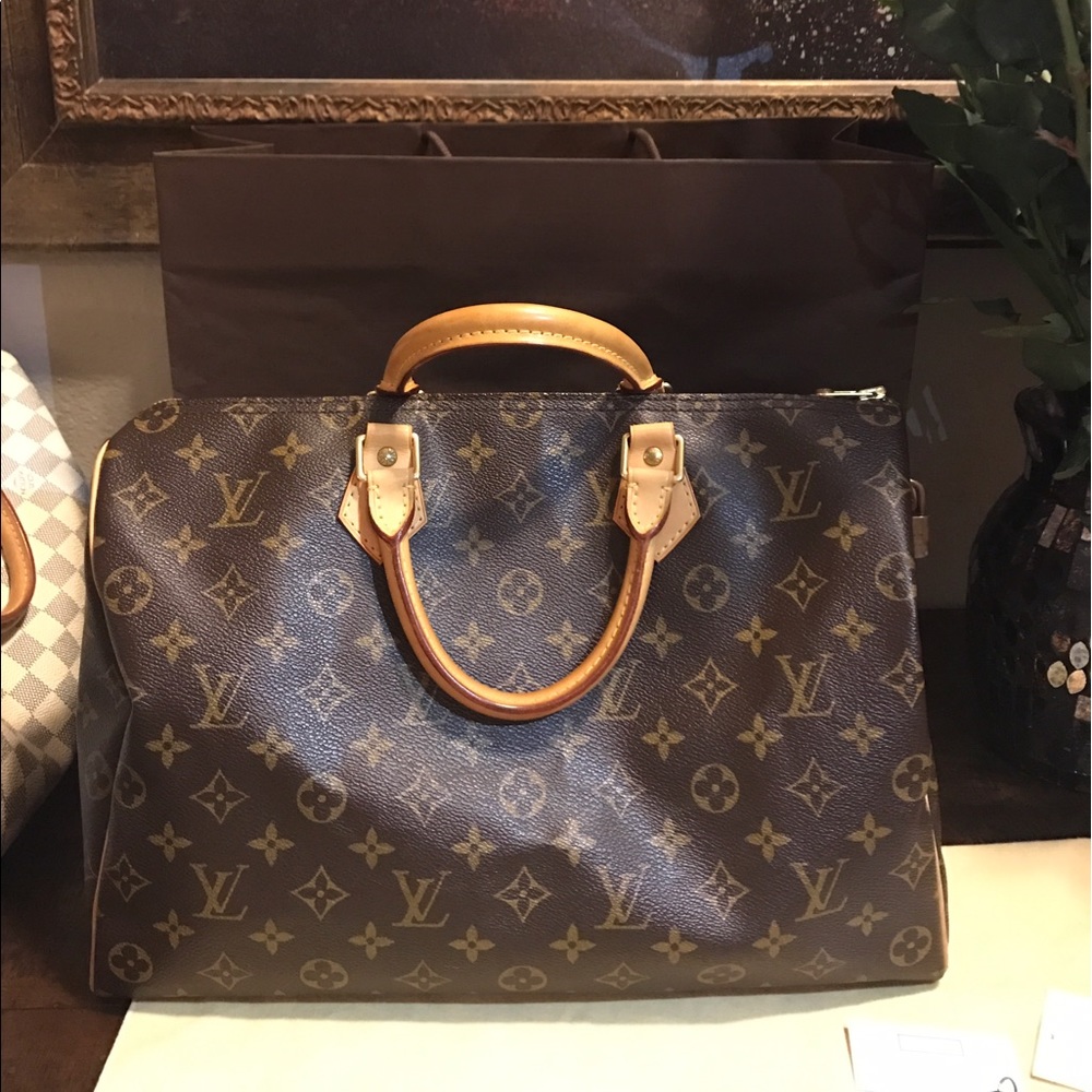 🎉🎉💲SOLD💲🎉🎉Authentic Louis Vuitton Speedy 35