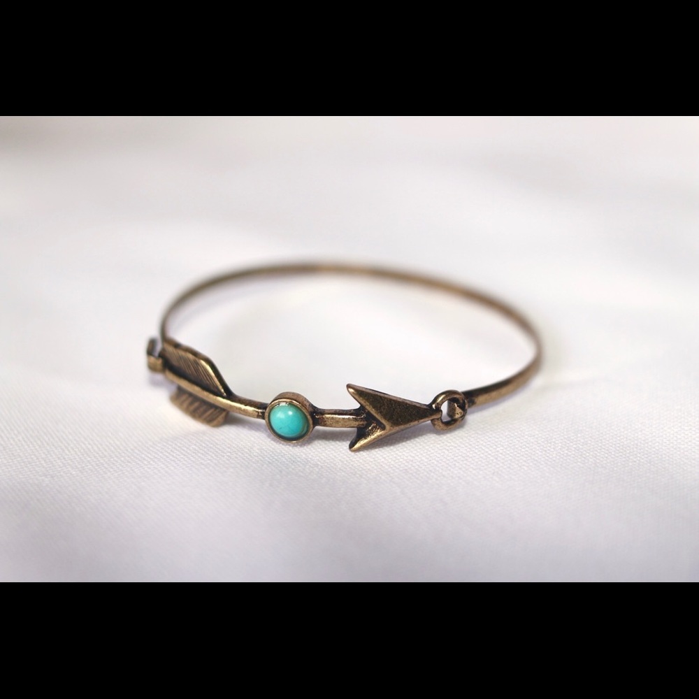 ๐ซ๐NEW Arrow cuff bracelet