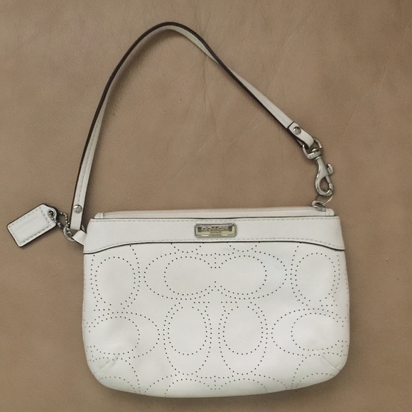 👛HP👛 Coach leather wristlet - Picture 2 of 4