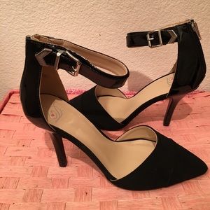 Elegant Black Stilettos 👠 hills