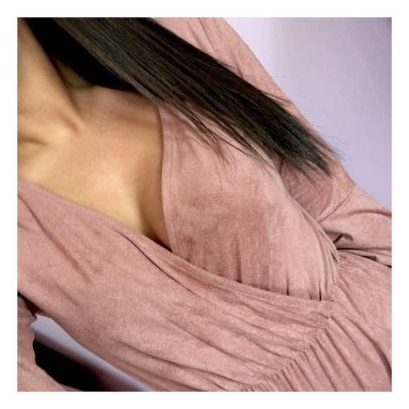 ❗️LAST CHANCE❗️ Mauve Romper - Picture 3 of 5