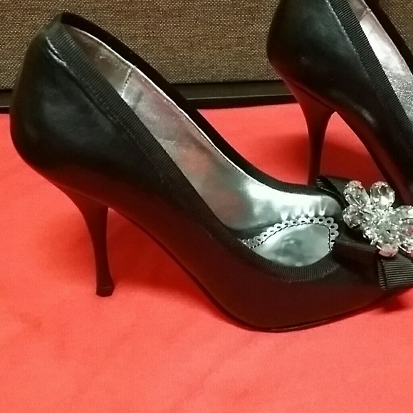 Betsey Johnson's peep toe black high heels shoes - Picture 4 of 5