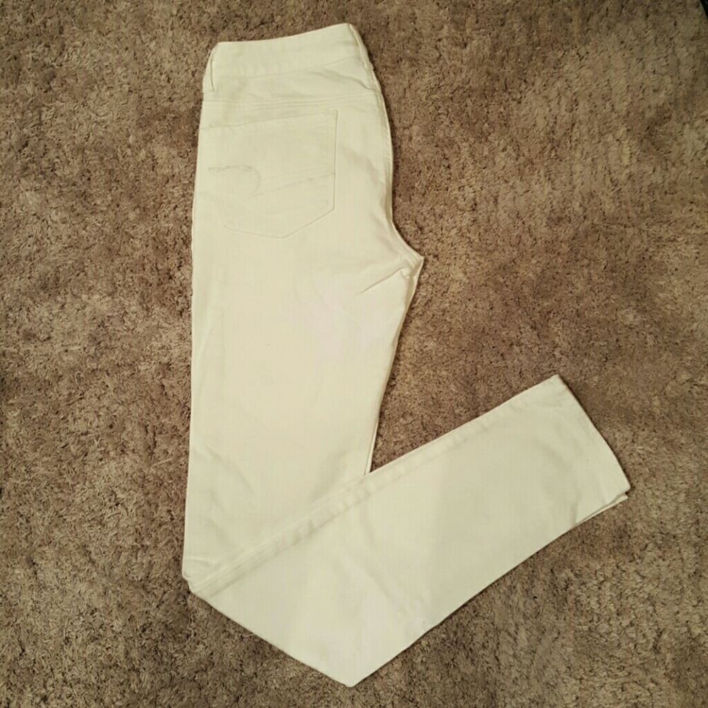 White American Eagle Jeans