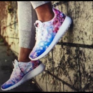 Nike Roshe One Cherry Blossom Sneakers. Size 5