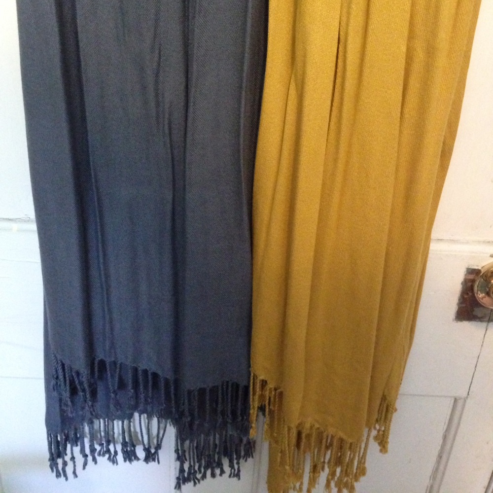 Long scarves - Picture 2 of 2