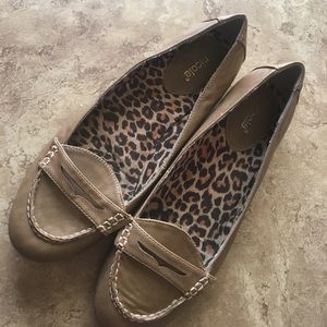 Flats That  Go With Everything!