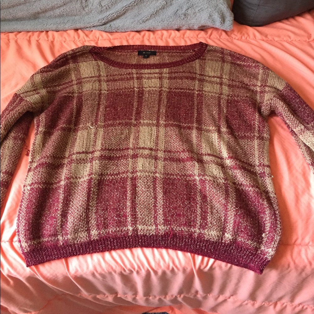Maroon and gold knit sweater!