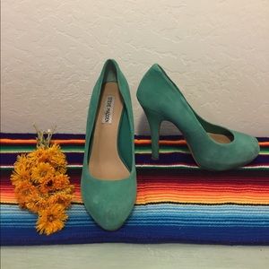 STEVE MADDEN Seafoam Suede Pump