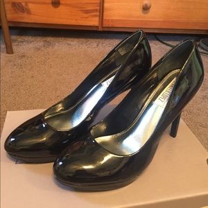 Black Jennifer Lopez heels size 7