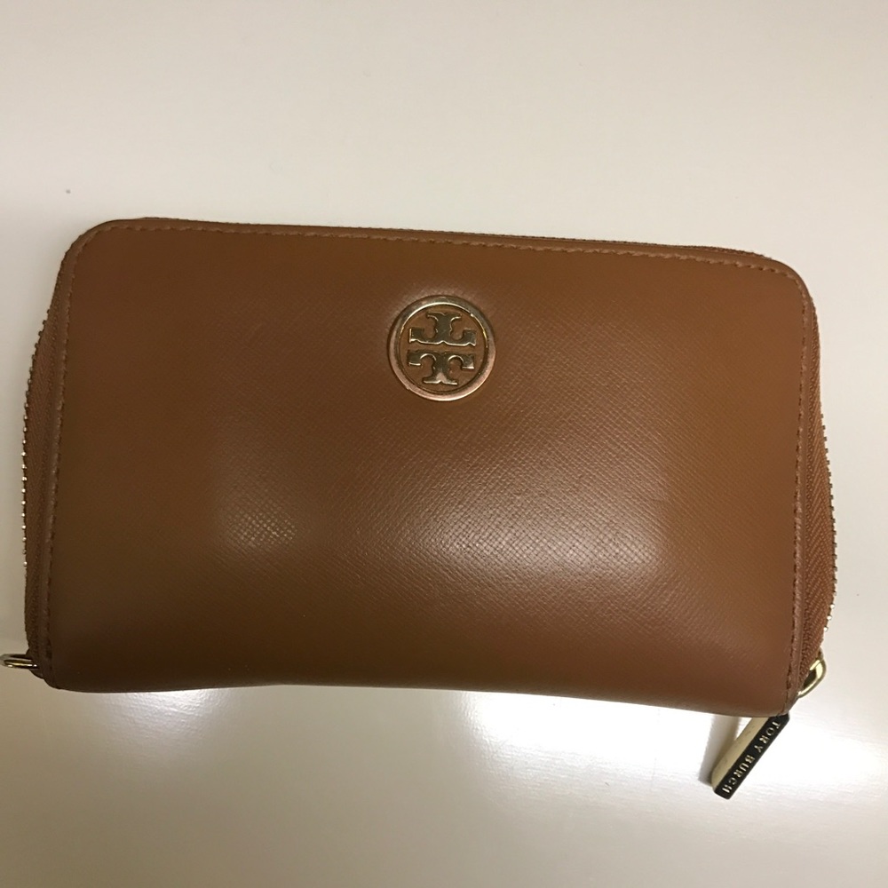 AUTHENTIC Tory Burch leather wallet