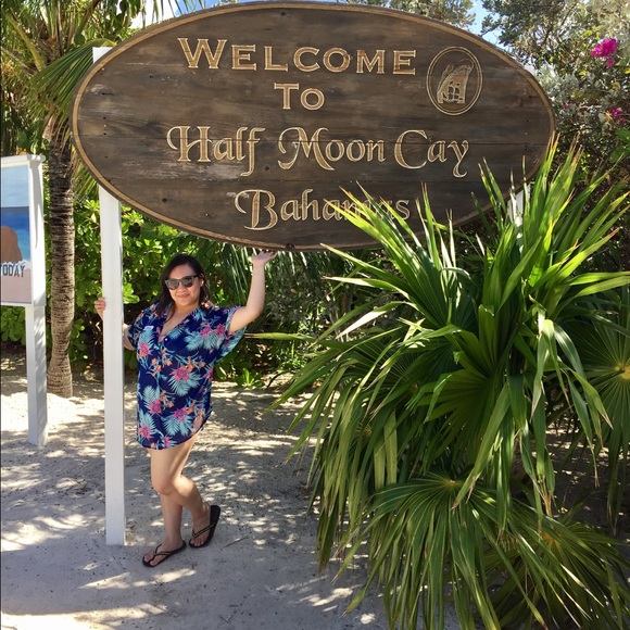 WELCOME! 😊 Meet your Posher! - Picture 7 of 8