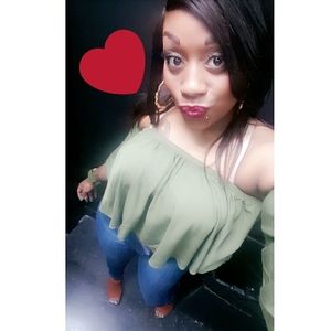 Meet your Posher, Yasmine