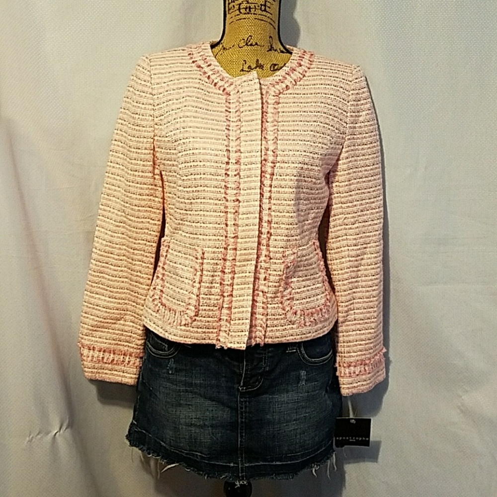 Apostrophe chanel jacket.