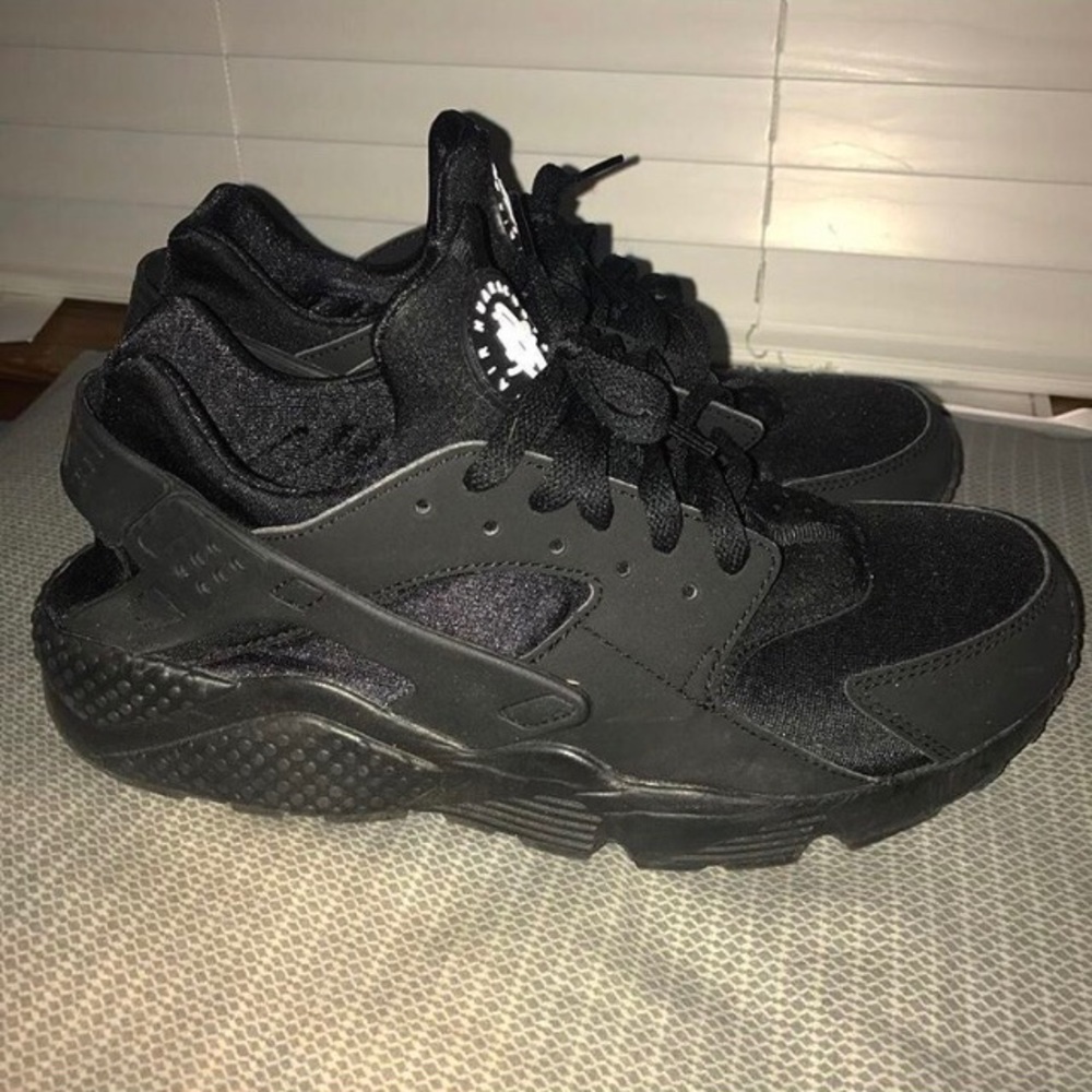 Nike huaraches (black)