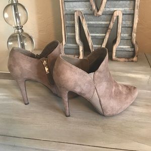 Ankle booties with heel!