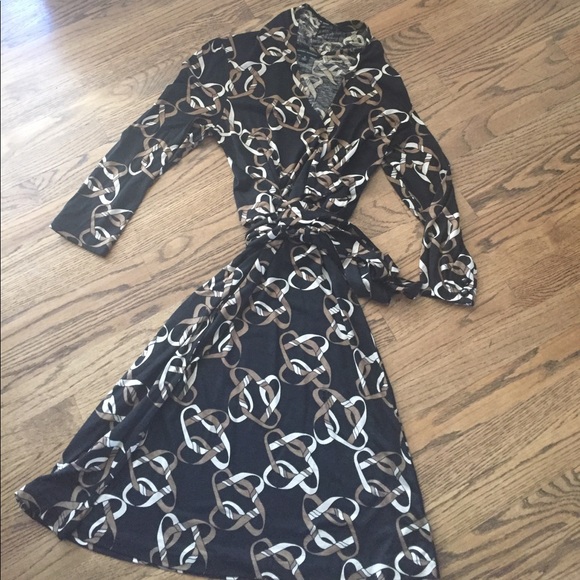 Wrap dress - Picture 1 of 3