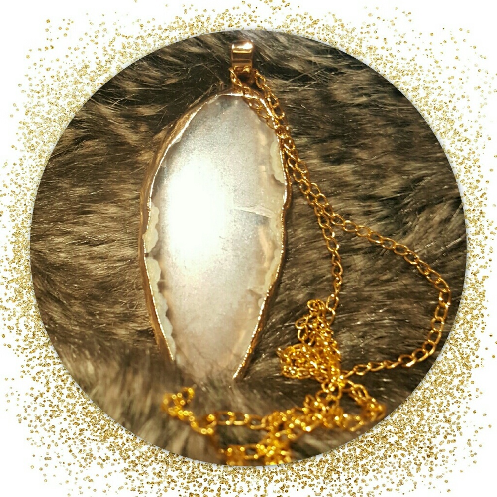 Creamy White Agate Slice Necklace with Gold Trim 19" Chain NEW