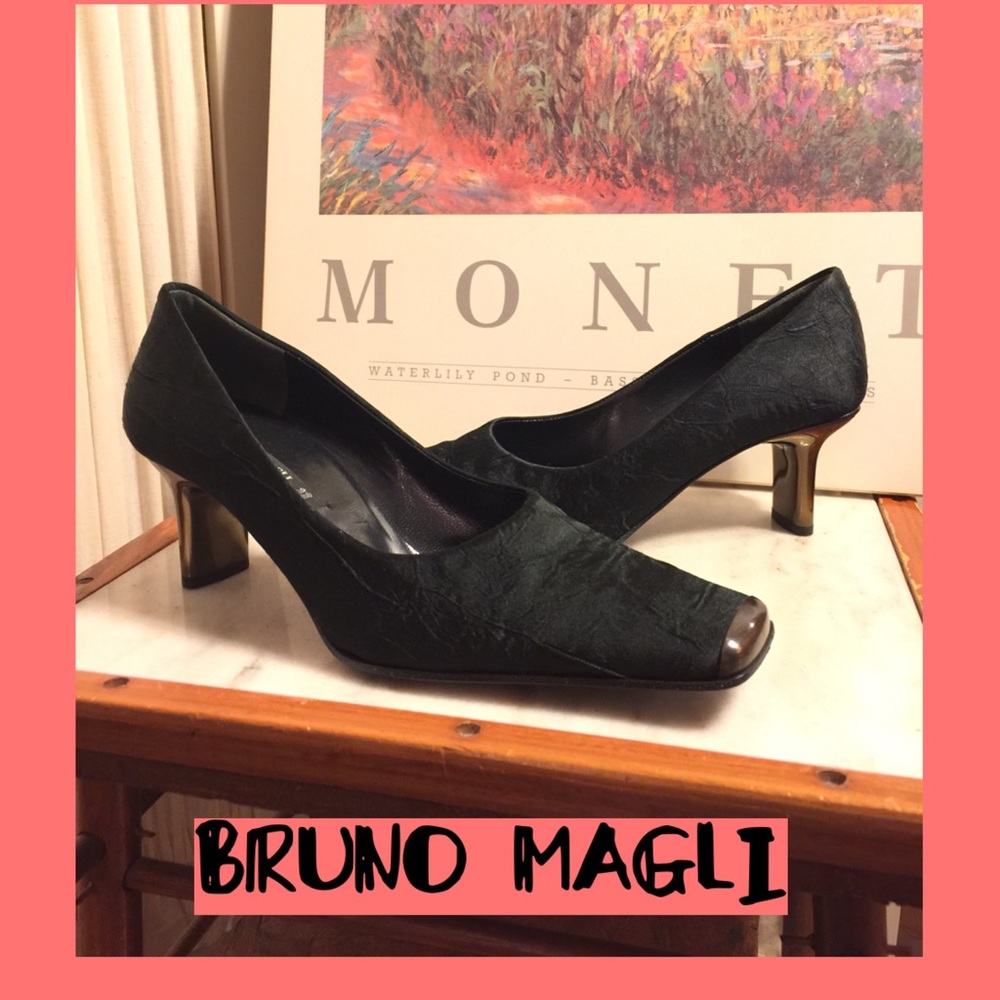 SZ 36/6-BRONO MAGLI BLACK SATIN/GOLD 2.25" PUMPS
