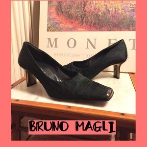 SZ 36/6-BRONO MAGLI BLACK SATIN/GOLD 2.25" PUMPS